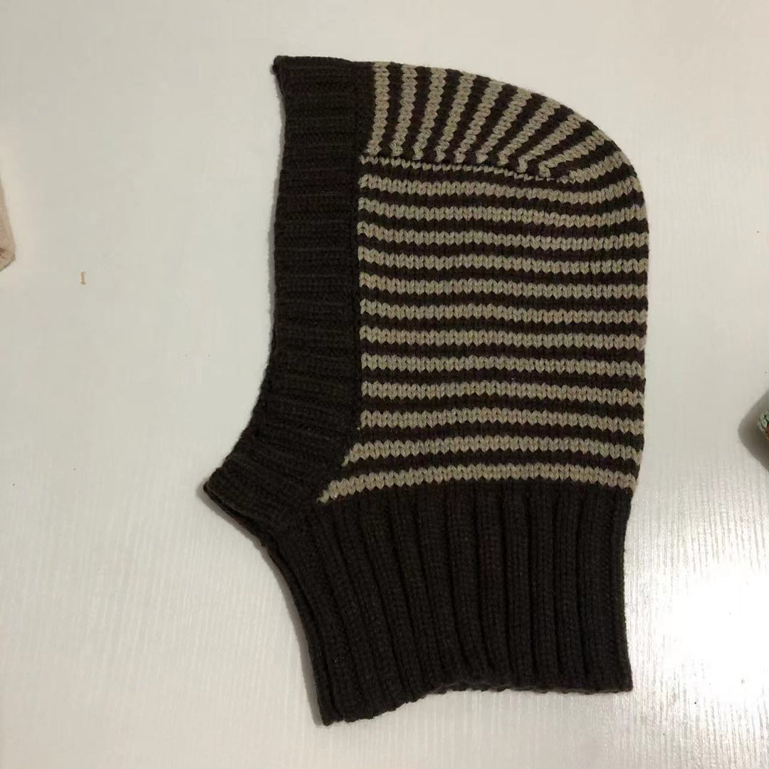 Randig stickad balaklava i svart