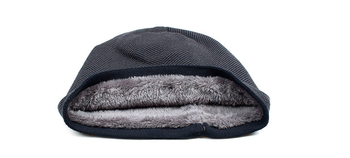 Stickad slouchmössa med plyschfoder