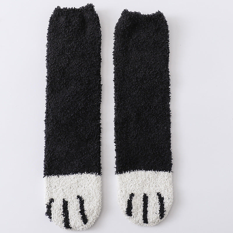 Fluffiga sockor med kattassmönster på tårna