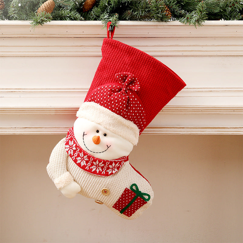 Stickad julstrumpa med tomte eller snögubbe