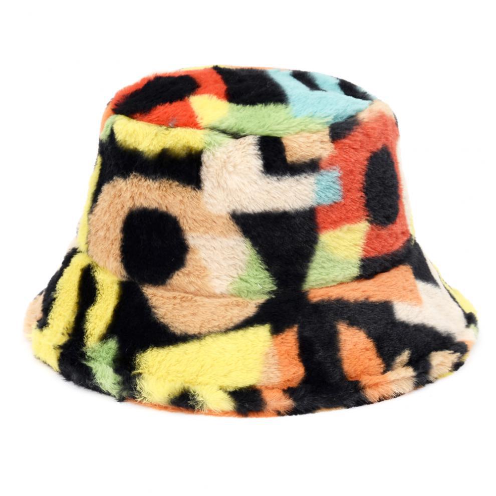 Fluffig buckethatt i fuskpäls med leopardmönster