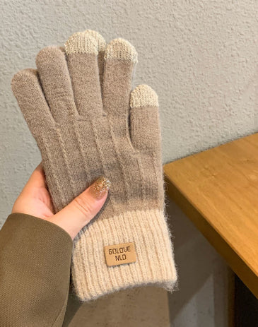Stickade fingervantar med ribbad kontrastmudd