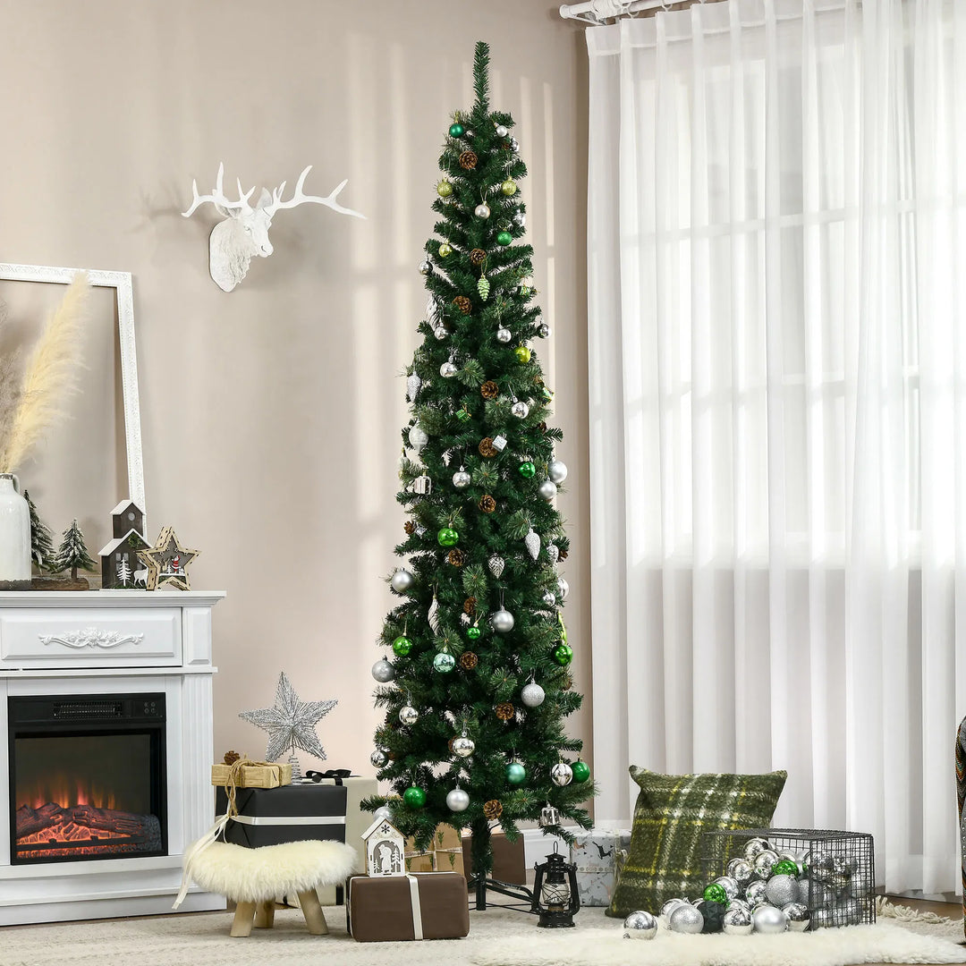 Smal julgran med kottar och barr