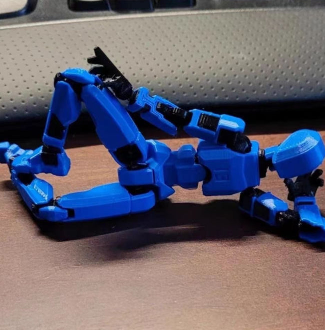 Myslunda 3D-printad robotfigur med rörliga leder