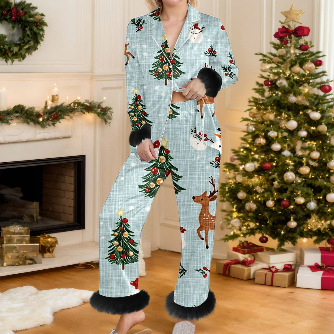 Kvinna i grön julpyjamas med snögubbar