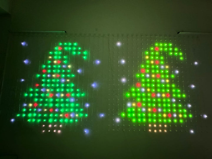 LED-ljusgardin som visar julmotiv i fönster