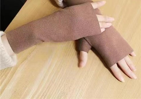 Myslunda Fingerlösa vantar med tumhål i mjuk stickning