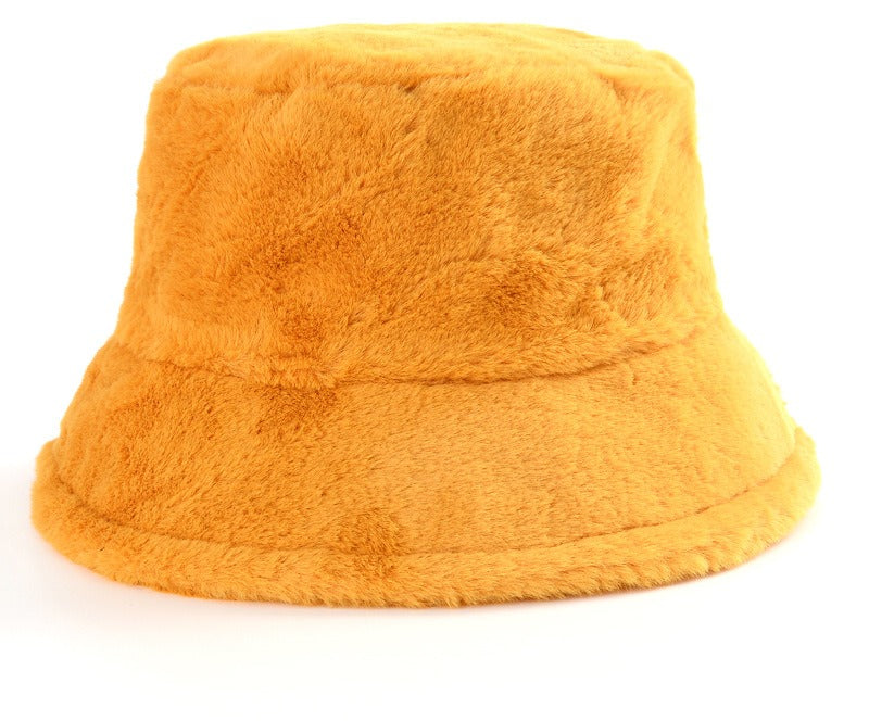 Fluffig buckethatt i fuskpäls med leopardmönster