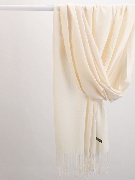 Enfärgad beige halsduk med fransar