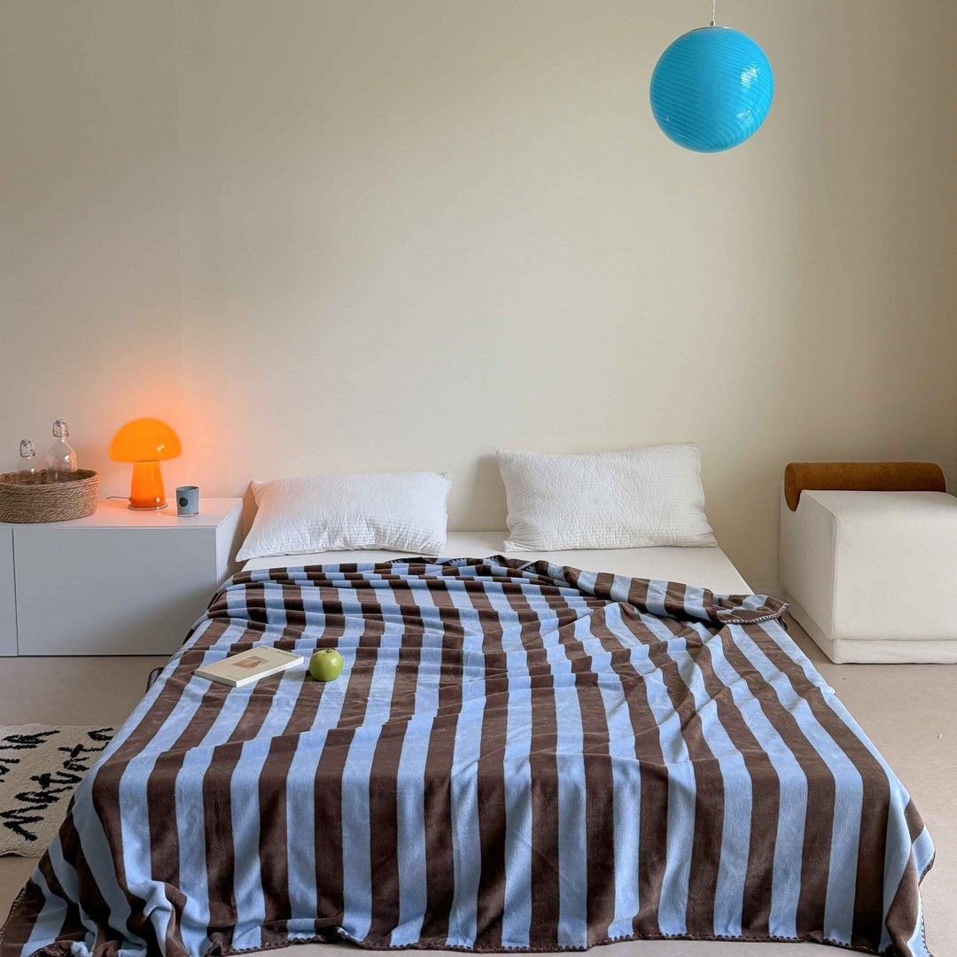 Mjuk pläd med djurmönster till soffan och sängen
