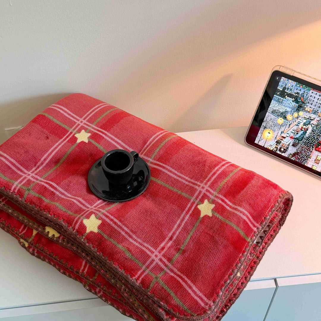 Mjuk pläd med djurmönster till soffan och sängen