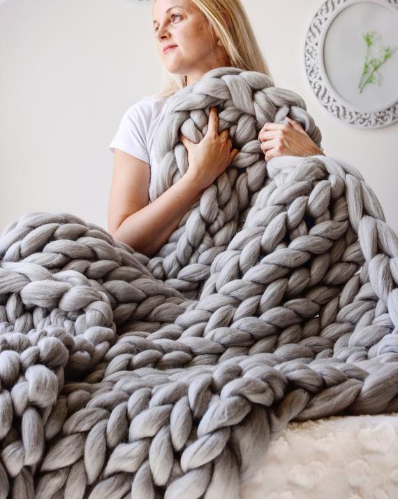 Grovstickad filt för soffa och säng, mysig till höst och vinter