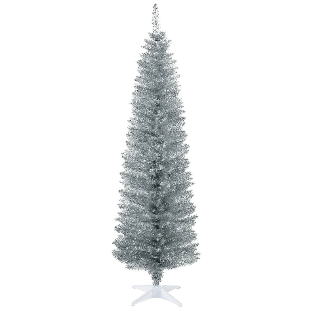 Silverfärgad smal julgran med glänsande grenar