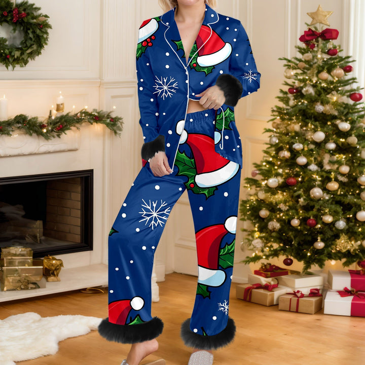 Kvinna i grön julpyjamas med snögubbar