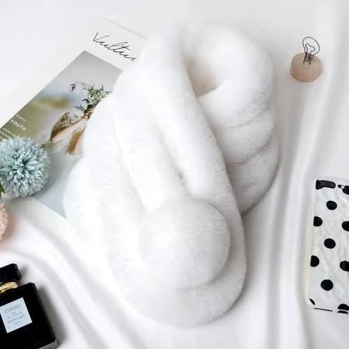 Mjuk loopscarf i fuskpäls – varm och lyxig på kalla dagar