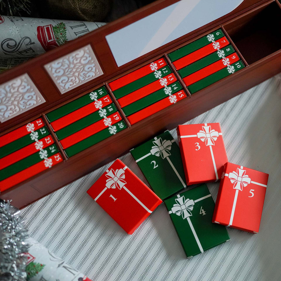 Adventskalender som bokhylla med miniböcker