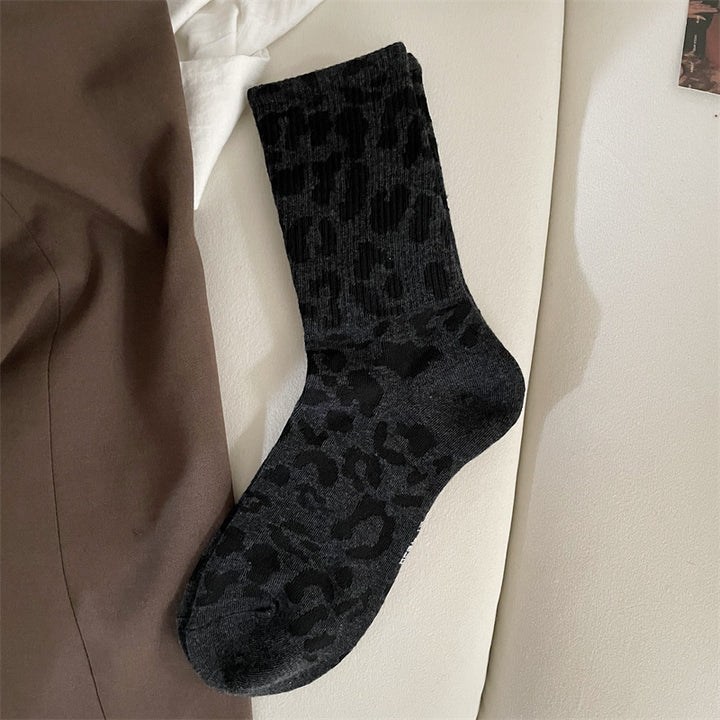 Halvhöga damstrumpor med leopardmönster