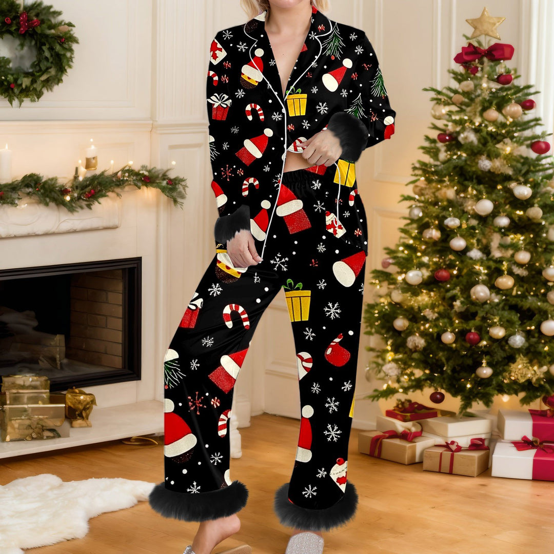 Kvinna i grön julpyjamas med snögubbar