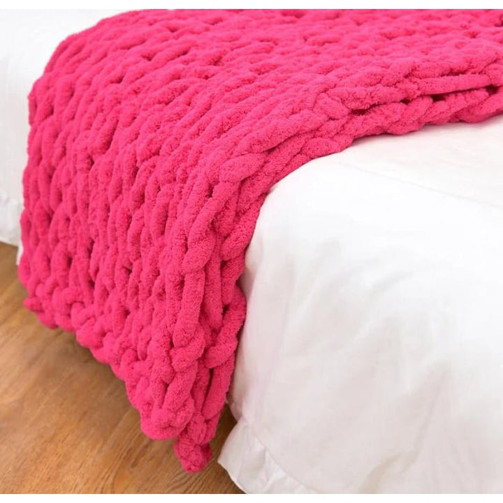 Grovstickad Pläd med Mysig Chenille Garn och Överdimensionerade öglestygn Konstpäls