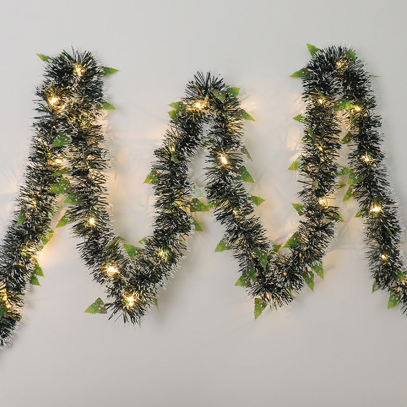 Julgirlang med LED och tomtar