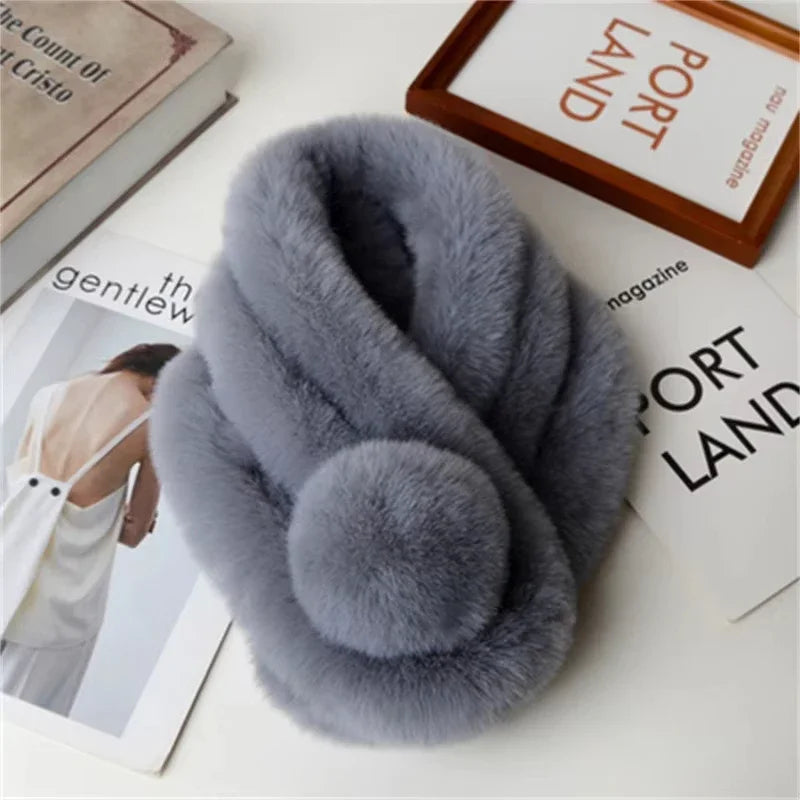 Mjuk loopscarf i fuskpäls – varm och lyxig på kalla dagar