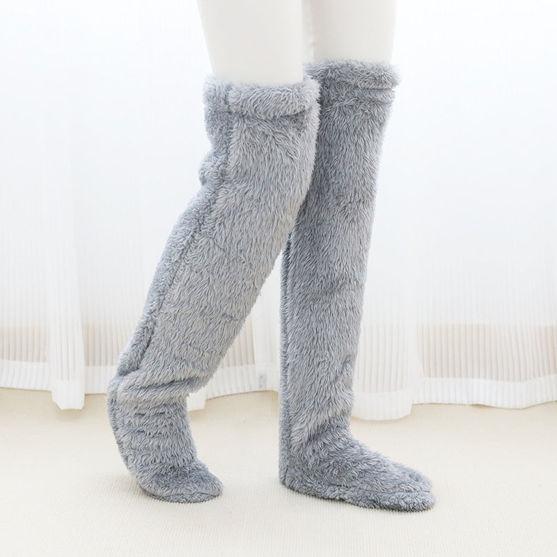 Mjuka knävärmare i fluffig mikrofiber med öppen tå