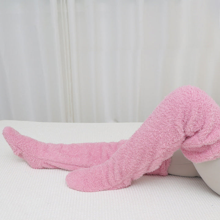 Mjuka knävärmare i fluffig mikrofiber med öppen tå